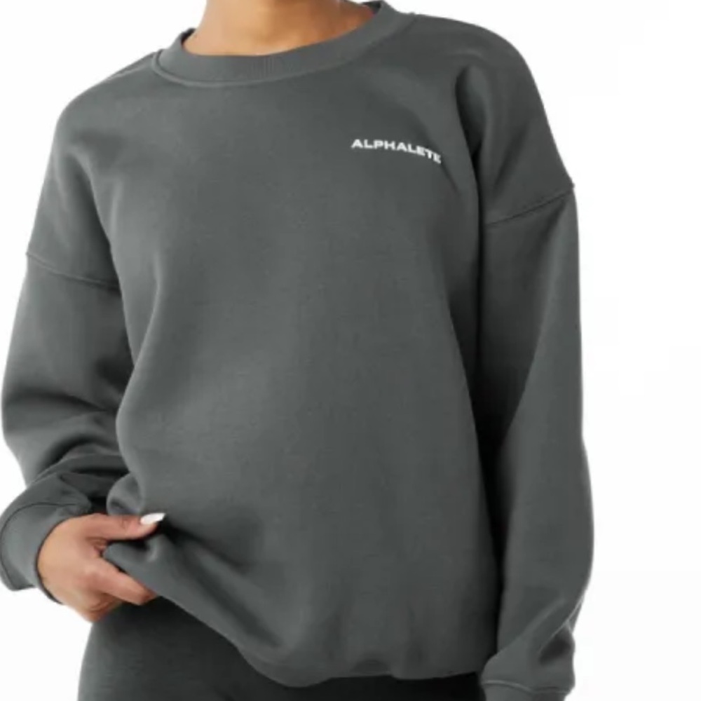 Alphalete crew neck unisex size medium